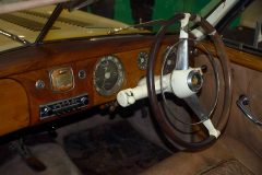 1953 Delahaye 235 Chapron, Das Radio ist typischerFranzösischer Pragmatismus, alt, aver zu jung fürs Fahrzeug, dafür aber noch benutzbar